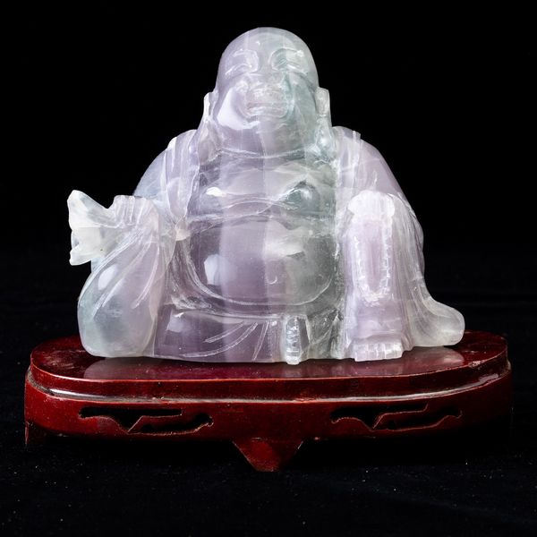 Figura di Budai seduto scolpita in quarzo, Cina, XX secolo  - Asta Arte Orientale   - Associazione Nazionale - Case d'Asta italiane