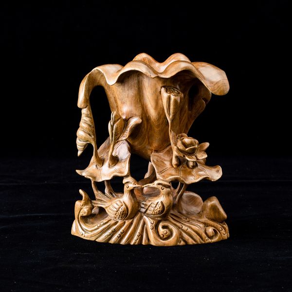 Vaso scolpito in legno a foggia di fiore e uccellini, Cina, XX secolo  - Asta Arte Orientale   - Associazione Nazionale - Case d'Asta italiane