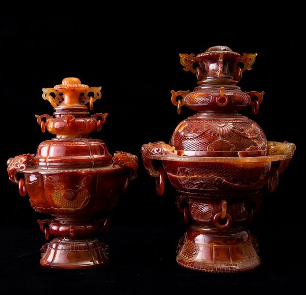 Lotto composto da sei vasi diversi con coperchio scolpiti in agata, Cina, XX secolo  - Asta Arte Orientale   - Associazione Nazionale - Case d'Asta italiane