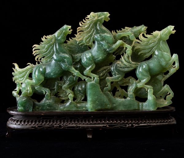Gruppo in giadeite verde con cavalli, Cina, XX secolo  - Asta Arte Orientale   - Associazione Nazionale - Case d'Asta italiane