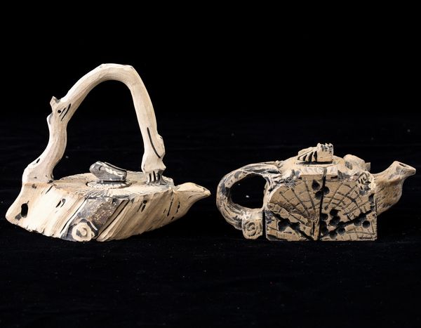 Due teiere in pietra con motivo finto legno, Cina, XX secolo  - Asta Arte Orientale   - Associazione Nazionale - Case d'Asta italiane