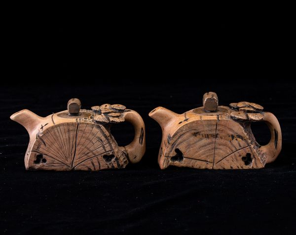 Due teiere in pietra con motivo finto legno, Cina, XX secolo  - Asta Arte Orientale   - Associazione Nazionale - Case d'Asta italiane