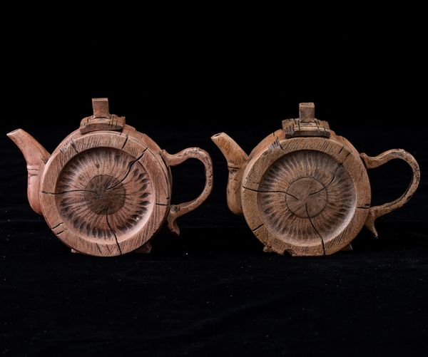 Due teiere in pietra con motivo finto legno, Cina, XX secolo  - Asta Arte Orientale   - Associazione Nazionale - Case d'Asta italiane