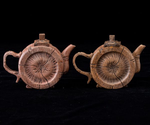 Due teiere in pietra con motivo finto legno, Cina, XX secolo  - Asta Arte Orientale   - Associazione Nazionale - Case d'Asta italiane