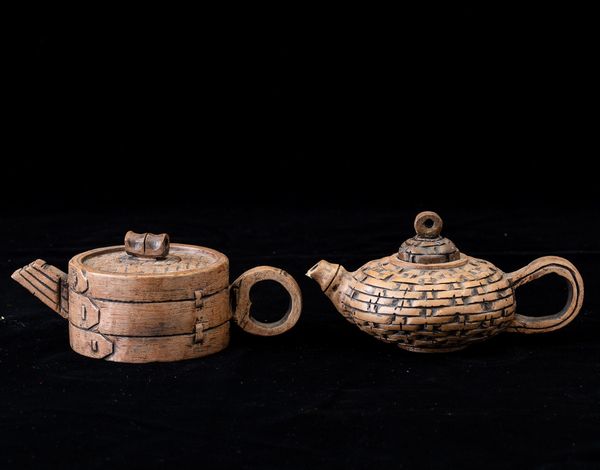 Due teiere in pietra con motivo a cesto in vimini, Cina, XX secolo  - Asta Arte Orientale   - Associazione Nazionale - Case d'Asta italiane