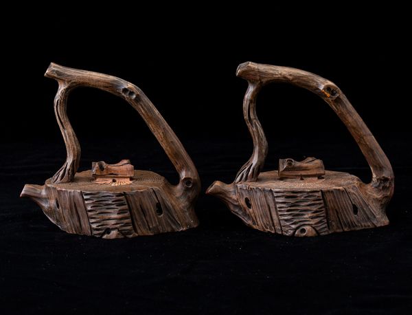 Due teiere in pietra con motivo finto legno, Cina, XX secolo  - Asta Arte Orientale   - Associazione Nazionale - Case d'Asta italiane