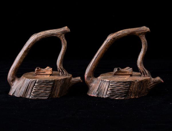 Due teiere in pietra con motivo finto legno, Cina, XX secolo  - Asta Arte Orientale   - Associazione Nazionale - Case d'Asta italiane