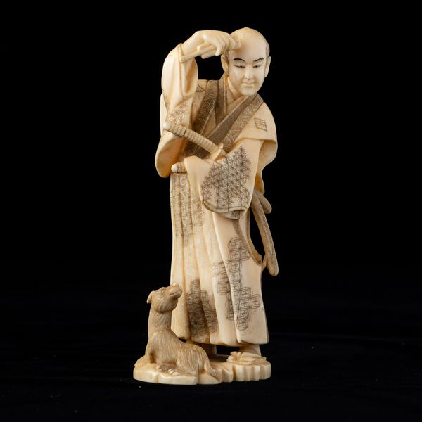 Okimono in avorio di tricheco parzialmente dipinto  raffigurante Samurai, Giappone, periodo Meiji (1868-1912)  - Asta Arte Orientale   - Associazione Nazionale - Case d'Asta italiane