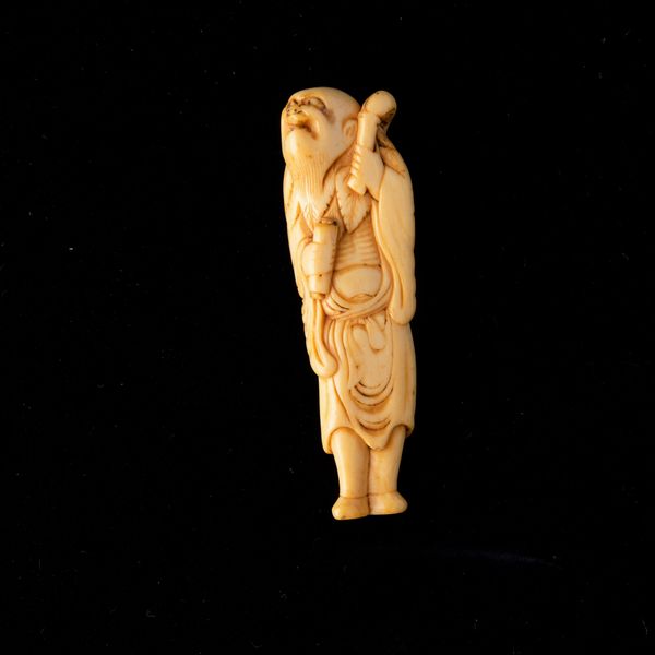 Netsuke scolpito in avorio raffigurante Sennin, Giappone, fine XIX secolo  - Asta Arte Orientale   - Associazione Nazionale - Case d'Asta italiane