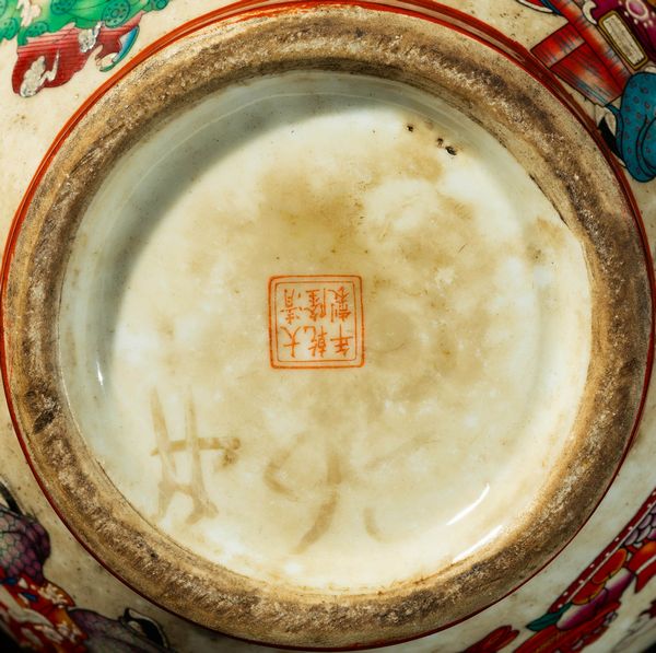 Coppia di vasi a doppia zucca in porcellana a smalti policromi con figure di fanciulli, Cina, 1950 ca.  - Asta Arte Orientale   - Associazione Nazionale - Case d'Asta italiane