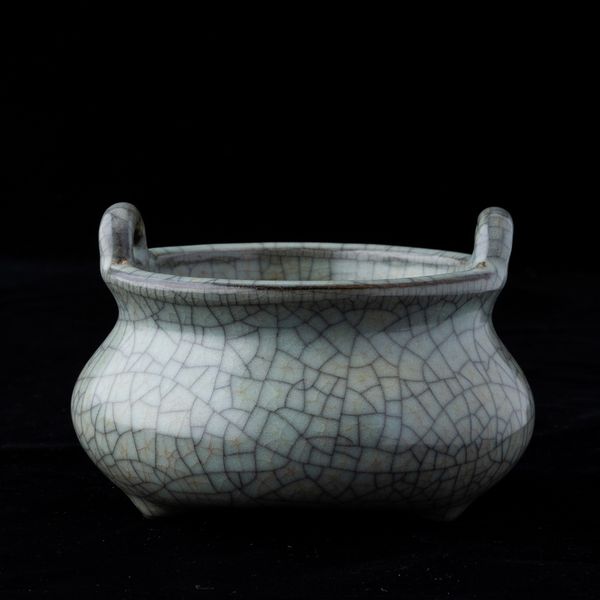 Incensiere in porcellana Guan color Celadon a doppia ansa, Cia, XX secolo  - Asta Arte Orientale   - Associazione Nazionale - Case d'Asta italiane