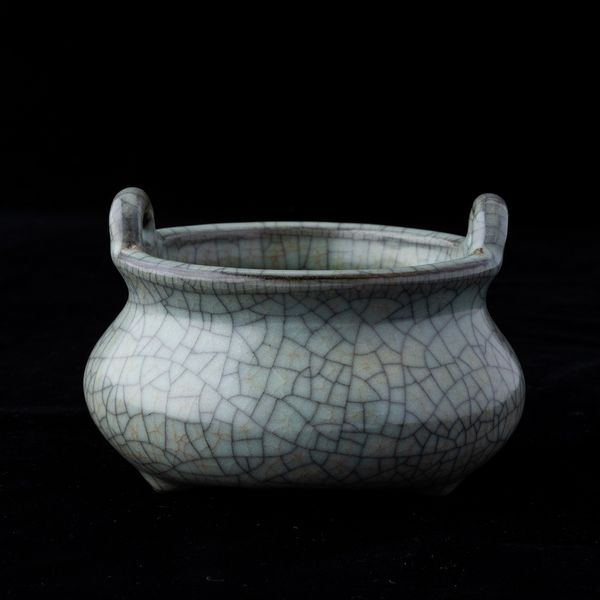 Incensiere in porcellana Guan color Celadon a doppia ansa, Cia, XX secolo  - Asta Arte Orientale   - Associazione Nazionale - Case d'Asta italiane