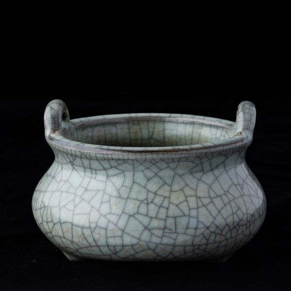 Incensiere in porcellana Guan color Celadon a doppia ansa, Cia, XX secolo  - Asta Arte Orientale   - Associazione Nazionale - Case d'Asta italiane