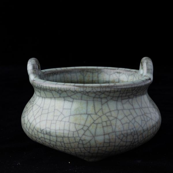 Incensiere in porcellana Guan color Celadon a doppia ansa, Cia, XX secolo  - Asta Arte Orientale   - Associazione Nazionale - Case d'Asta italiane