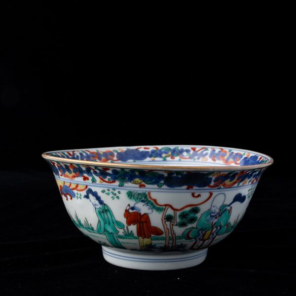 Ciotola in porcellana a smalti Woucai con figure di saggi e drago, Cina, Dinastia Qing, XIX secolo  - Asta Arte Orientale   - Associazione Nazionale - Case d'Asta italiane