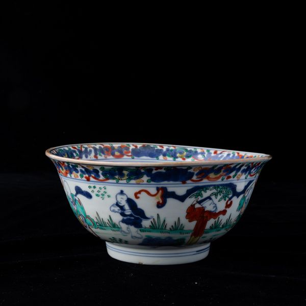 Ciotola in porcellana a smalti Woucai con figure di saggi e drago, Cina, Dinastia Qing, XIX secolo  - Asta Arte Orientale   - Associazione Nazionale - Case d'Asta italiane