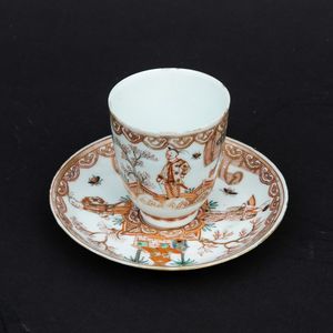 Tazzina con piattino in porcellana con scene di vita comune, Cina, Dinastia Qing, epoca Kangxi (1662-1722)  - Asta Arte Orientale   - Associazione Nazionale - Case d'Asta italiane