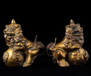 Due figure di draghi in bronzo dorato, Cina, Dinastia Qing, XIX secolo  - Asta Arte Orientale   - Associazione Nazionale - Case d'Asta italiane