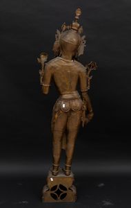 Grande figura in bronzo raffigurante Amitaya stante, Tibet, XX secolo  - Asta Arte Orientale   - Associazione Nazionale - Case d'Asta italiane