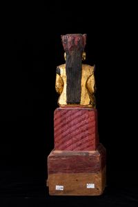 Figura di dignitario in legno laccato e dorato, Thailandia, XIX secolo  - Asta Arte Orientale   - Associazione Nazionale - Case d'Asta italiane