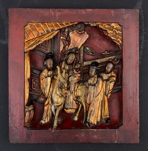 Lotto composto da cinque pannelli diversi scolpiti in legno laccato e dorato, Canton, Cina, Dinastia Qing, XIX secolo  - Asta Arte Orientale   - Associazione Nazionale - Case d'Asta italiane