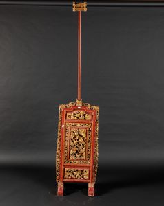 Stand con pannello in legno laccato e dorato raffigurante soggetto naturalistico, Cina, Dinastia Qing, XIX secolo  - Asta Arte Orientale   - Associazione Nazionale - Case d'Asta italiane