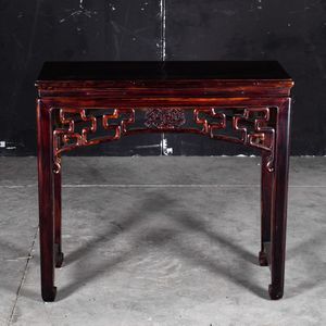 Consolle con sedia in legno con decori naturalistici, Cina, XX secolo  - Asta Arte Orientale   - Associazione Nazionale - Case d'Asta italiane