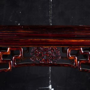 Consolle con sedia in legno con decori naturalistici, Cina, XX secolo  - Asta Arte Orientale   - Associazione Nazionale - Case d'Asta italiane