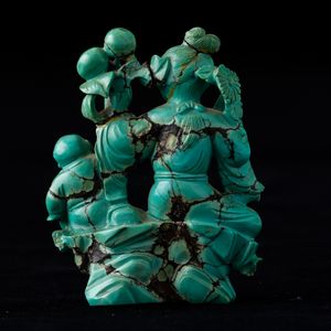 Piccolo gruppo scolpito in turchese raffigurante fanciulla con bambino, Cina, Dinastia Qing, XIX secolo  - Asta Arte Orientale   - Associazione Nazionale - Case d'Asta italiane
