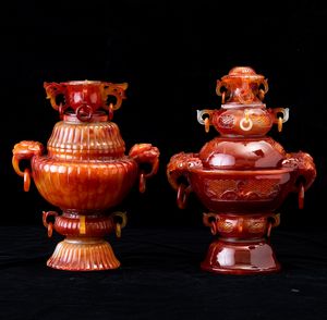 Due vasi con coperchio scolpiti in agata, Cina, XX secolo  - Asta Arte Orientale   - Associazione Nazionale - Case d'Asta italiane