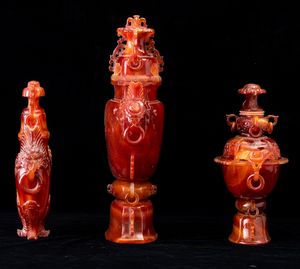 Tre vasi con coperchio scolpiti in agata, Cina, XX secolo  - Asta Arte Orientale   - Associazione Nazionale - Case d'Asta italiane