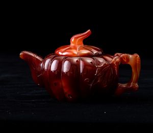Coppia di teiere scolpite in agata a foggia di zucca, Cina, XX secolo  - Asta Arte Orientale   - Associazione Nazionale - Case d'Asta italiane