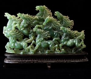 Gruppo in giadeite verde con cavalli, Cina, XX secolo  - Asta Arte Orientale   - Associazione Nazionale - Case d'Asta italiane