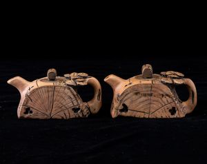 Due teiere in pietra con motivo finto legno, Cina, XX secolo  - Asta Arte Orientale   - Associazione Nazionale - Case d'Asta italiane