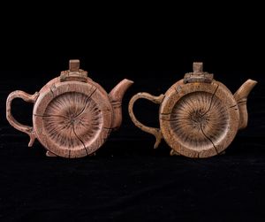 Due teiere in pietra con motivo finto legno, Cina, XX secolo  - Asta Arte Orientale   - Associazione Nazionale - Case d'Asta italiane