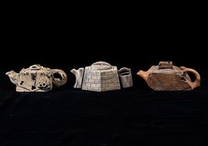 Tre teiere diverse in pietra, Cina, XX secolo  - Asta Arte Orientale   - Associazione Nazionale - Case d'Asta italiane