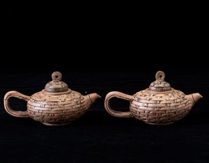 Due teiere in pietra con motivo a cesto in vimini, Cina, XX secolo  - Asta Arte Orientale   - Associazione Nazionale - Case d'Asta italiane