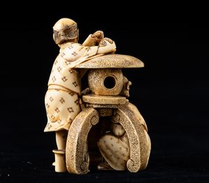 Okimono scolpito in avorio raffigurante due contadini, Giappone, periodo Meiji (1868-1912)  - Asta Arte Orientale   - Associazione Nazionale - Case d'Asta italiane