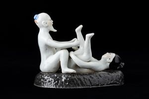 Gruppo in porcellana raffigurante scena erotica, Cina, Dinastia Qing, XIX secolo  - Asta Arte Orientale   - Associazione Nazionale - Case d'Asta italiane