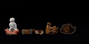 Collezione composta da dieci piccoli calamai in porcellana di forme diverse, Cina, Dinastia Qing, XIX secolo  - Asta Arte Orientale   - Associazione Nazionale - Case d'Asta italiane