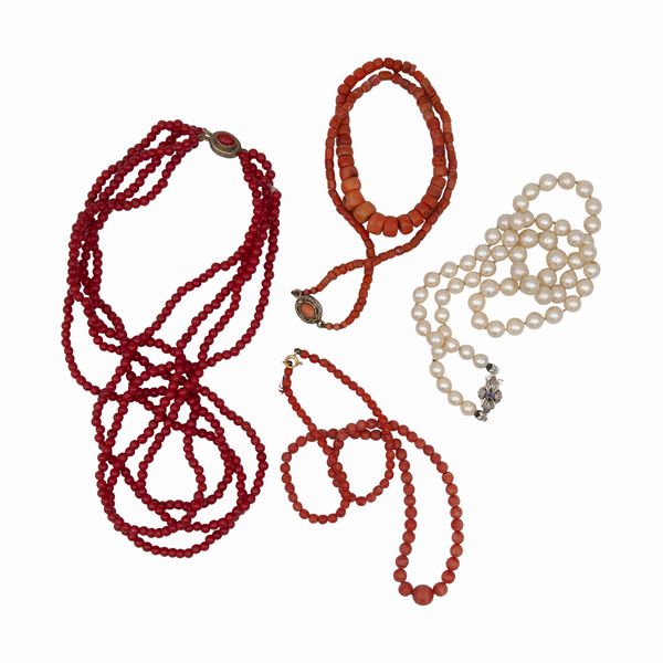 Lotto di quattro collane  - Asta Gioielli, Orologi e Argenti - Associazione Nazionale - Case d'Asta italiane