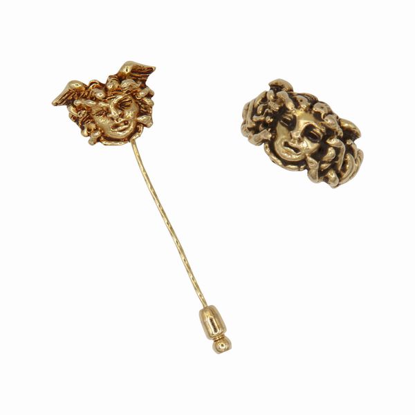 Anello e spilla medusa  - Asta Gioielli, Orologi e Argenti - Associazione Nazionale - Case d'Asta italiane