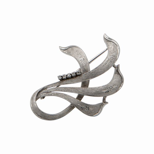 Spilla floreale  - Asta Gioielli, Orologi e Argenti - Associazione Nazionale - Case d'Asta italiane