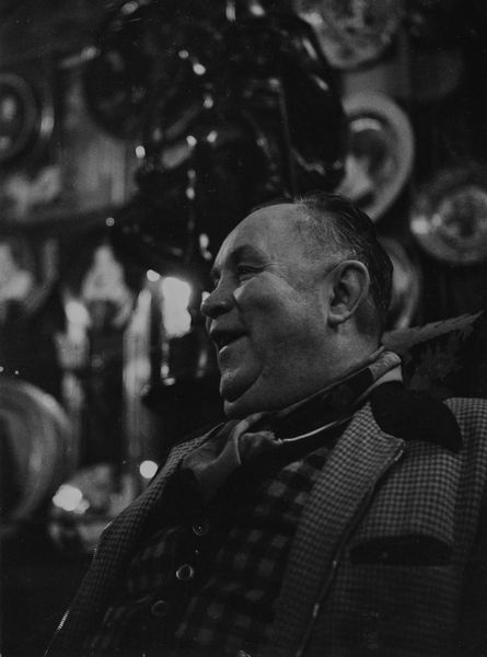 Robert Doisneau : Laughing man in a bar in Paris  - Asta Fotografia - Associazione Nazionale - Case d'Asta italiane
