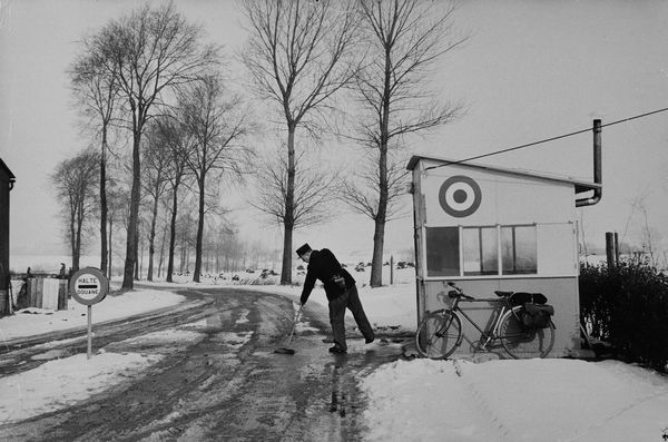 Henri Cartier-Bresson : Poste Frontire Franco-Belge  - Asta Fotografia - Associazione Nazionale - Case d'Asta italiane