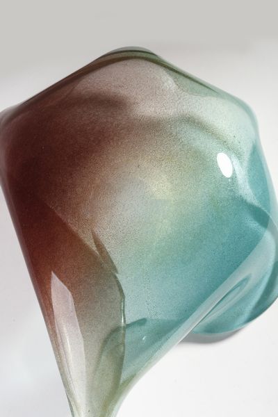 SEGUSO ARCHIMEDE (1909 - 1999) : Ciotola della serie Polveri in vetro trasparente azzurrino rosso e foglia oro  - Asta Asta 376 | VETRI DI MURANO E DEL XX SECOLO E CERAMICHE - VETRI DI MURANO E FRANCESI, CERAMICHE Virtuale - Associazione Nazionale - Case d'Asta italiane