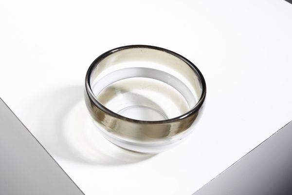 LA MURRINA : attribuito. Ciotola trasparente decorata con fasce grigie e tortora  - Asta Asta 376 | VETRI DI MURANO E DEL XX SECOLO E CERAMICHE - VETRI DI MURANO E FRANCESI, CERAMICHE Virtuale - Associazione Nazionale - Case d'Asta italiane