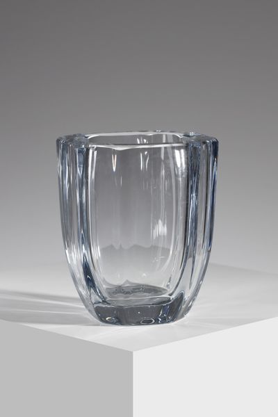 MANIFATTURA NORDICA : Vaso in vetro azzurrino trasparente  - Asta Asta 376 | VETRI DI MURANO E DEL XX SECOLO E CERAMICHE - VETRI DI MURANO E FRANCESI, CERAMICHE Virtuale - Associazione Nazionale - Case d'Asta italiane