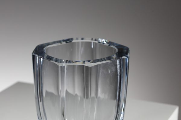 MANIFATTURA NORDICA : Vaso in vetro azzurrino trasparente  - Asta Asta 376 | VETRI DI MURANO E DEL XX SECOLO E CERAMICHE - VETRI DI MURANO E FRANCESI, CERAMICHE Virtuale - Associazione Nazionale - Case d'Asta italiane