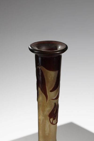 GALL� : Gruppo di tre vasetti soliflore con base a bulbo in vetro doppio, decoro floreale inciso finemente ad acido  - Asta Asta 376 | VETRI DI MURANO E DEL XX SECOLO E CERAMICHE - VETRI DI MURANO E FRANCESI, CERAMICHE Virtuale - Associazione Nazionale - Case d'Asta italiane